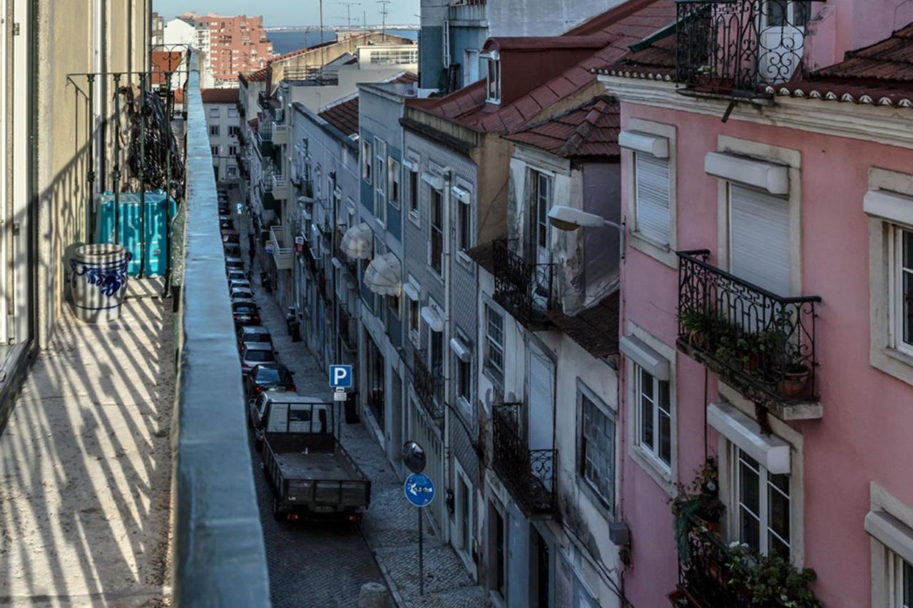 Lovelystay - Sunny Flat W/ Balcony Overseeing Graca And River Lejlighed Lisboa