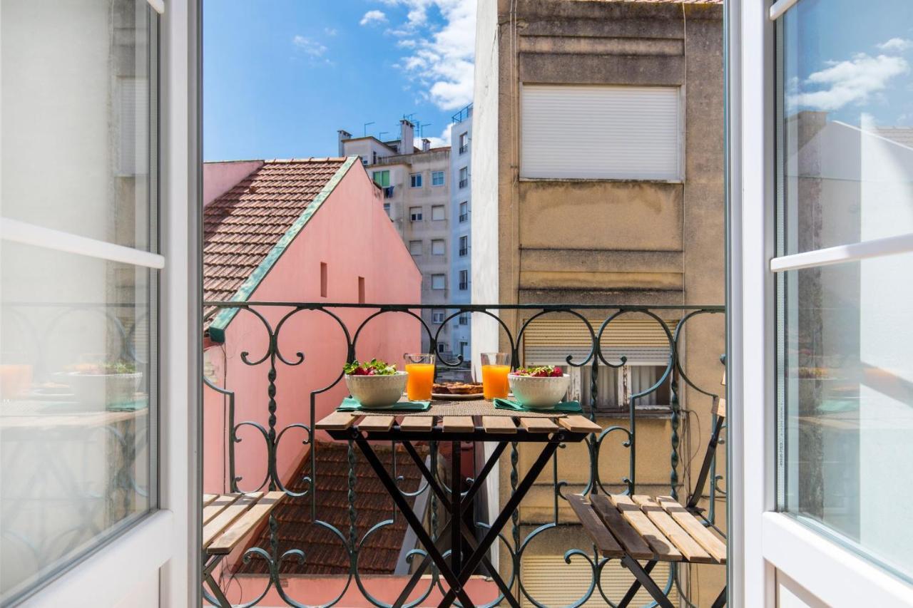 Lovelystay - Sunny Flat W/ Balcony Overseeing Graca And River Lisboa
