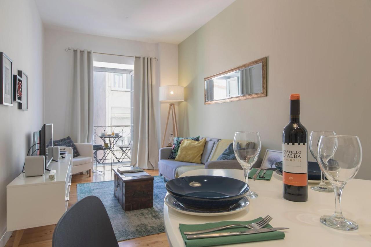 Lovelystay - Sunny Flat W/ Balcony Overseeing Graca And River Lejlighed Lisboa