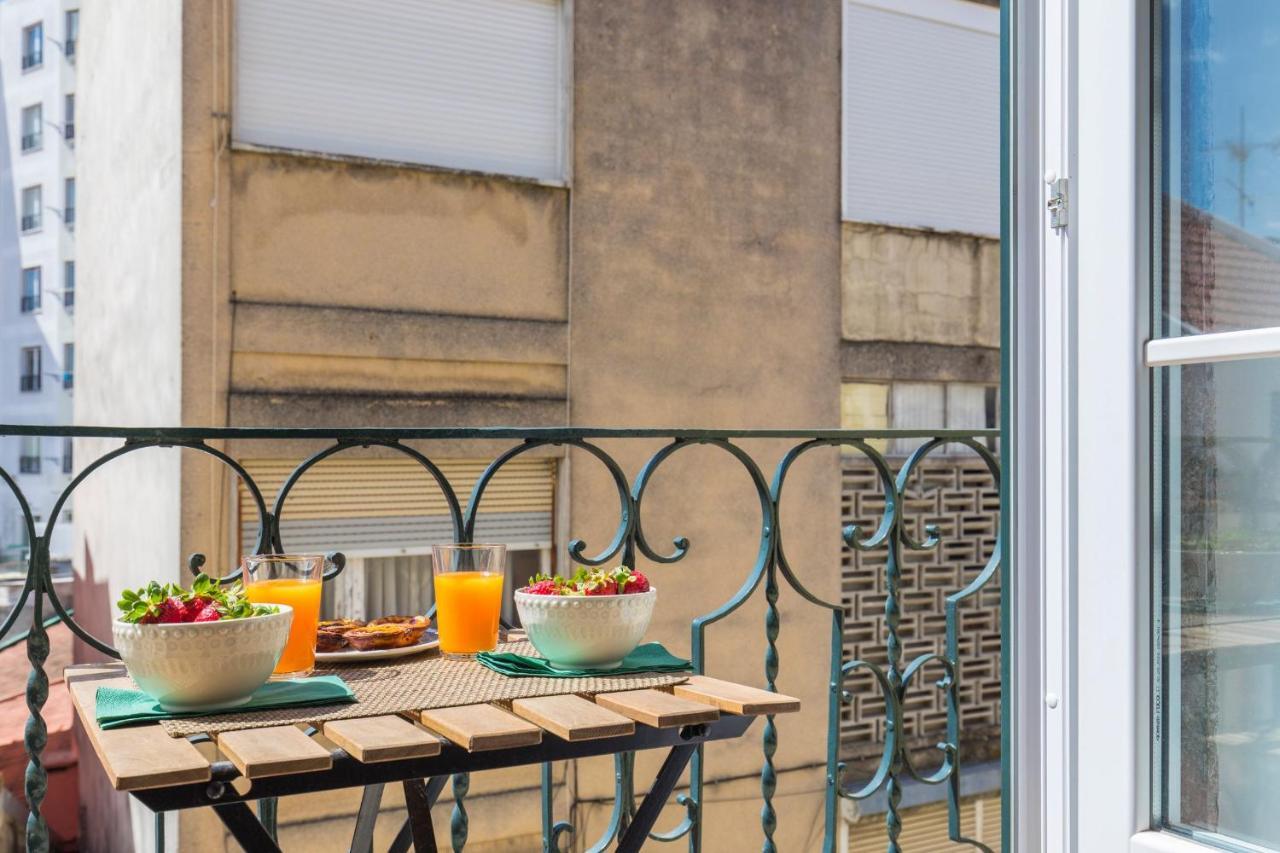 Lovelystay - Sunny Flat W/ Balcony Overseeing Graca And River Lejlighed