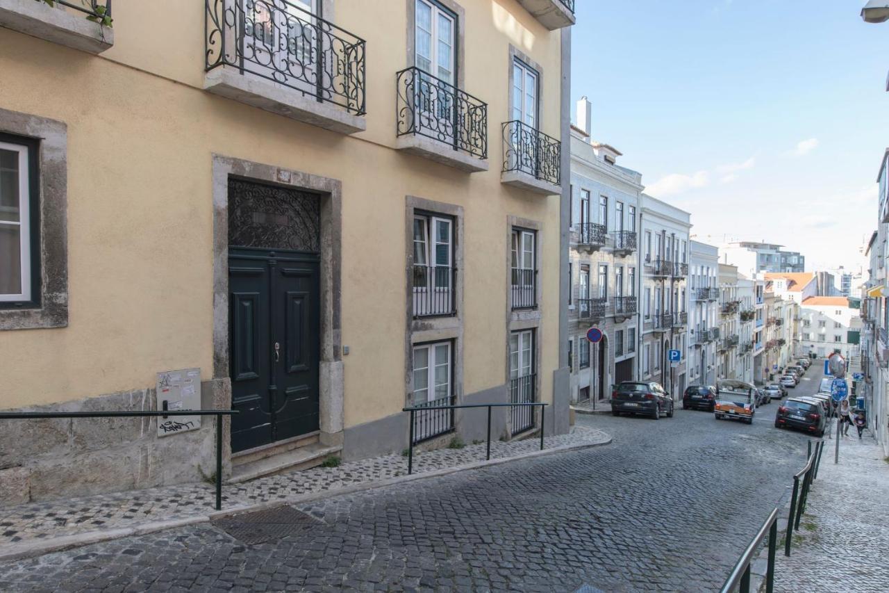 Lovelystay - Sunny Flat W/ Balcony Overseeing Graca And River Lejlighed Lisboa