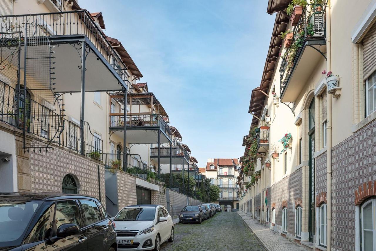 Lovelystay - Sunny Flat W/ Balcony Overseeing Graca And River Lejlighed Lisboa