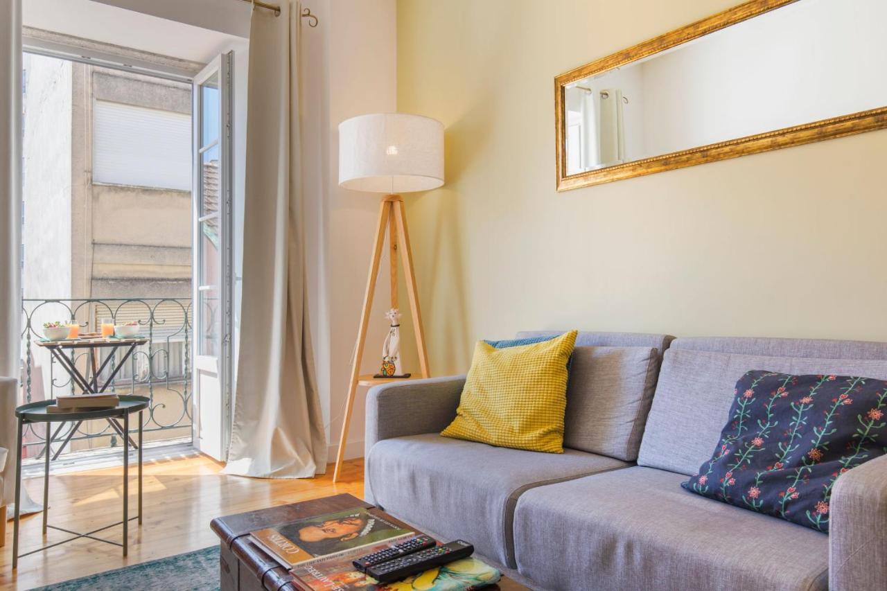 Lovelystay - Sunny Flat W/ Balcony Overseeing Graca And River Lejlighed Lisboa